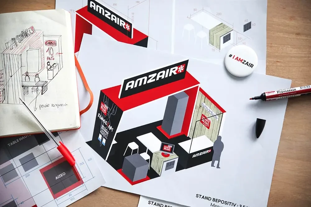 Maquette du stand Amzair Industrie : co-construction d’un espace d’exposition sur-mesure pour porter une image de marque innovante et singulière.