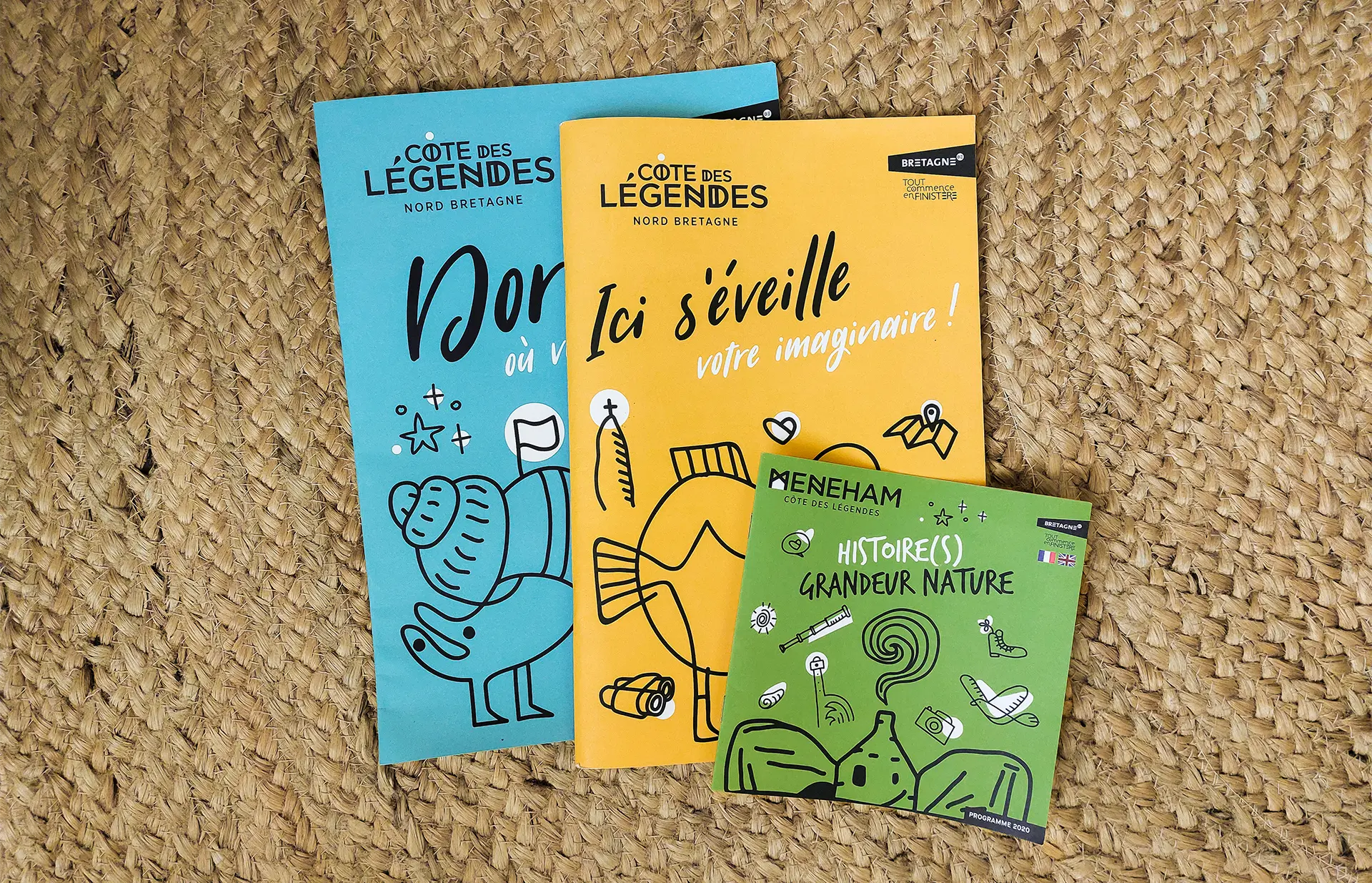 Composition graphique poétique imaginée par l’agence Hippocampe pour réenchanter l’expérience de découverte en Côte des Légendes