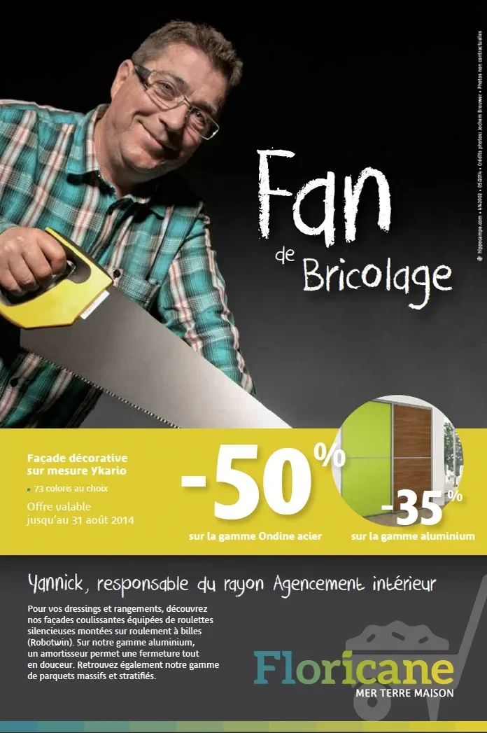 Affiche Floricane mettant à l’honneur Yannick, responsable du rayon Agencement intérieur, équipé d’une scie, pour une offre spéciale sur les façades décoratives et matériaux.