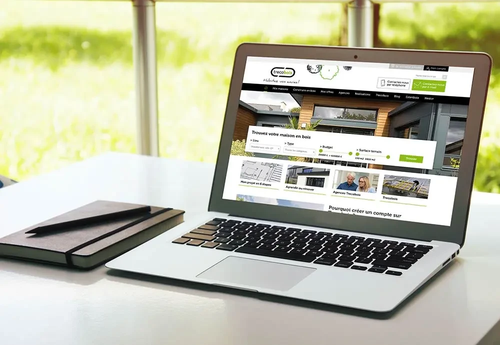Site internet de la marque Trecobois, filiale de Trecobat, affiché sur ordinateur portable – design digital et structuration de contenu par Hippocampe