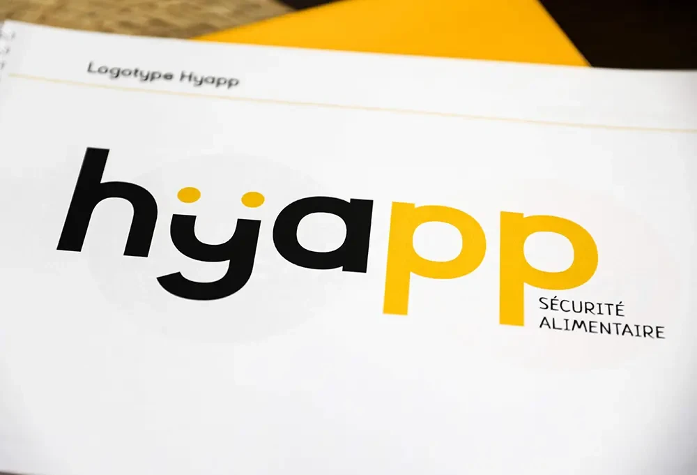 Logo de l’application Hyapp, dédiée à la sécurité alimentaire, avec un graphisme moderne et épuré conçu par Hippocampe dans le cadre de la transformation de Labhya.