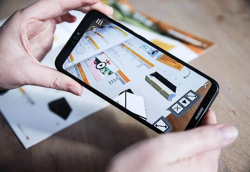 Application mobile utilisant la réalité augmentée pour consulter le catalogue Magsi, un outil digital intégré dans la stratégie multicanale mise en place par l’agence Hippocampe