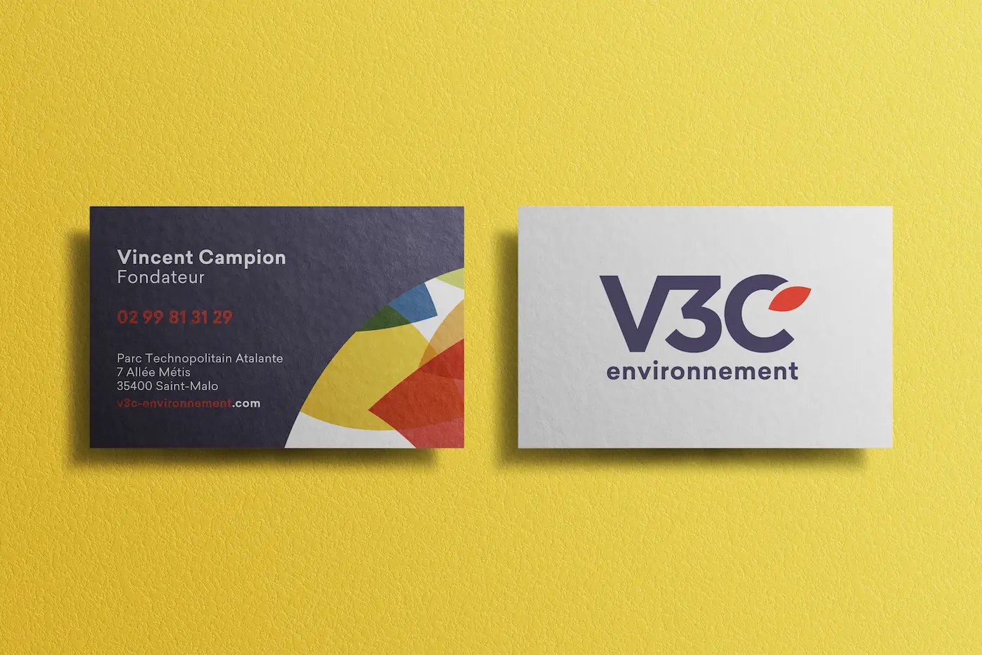 Cartes de visite V3C Environnement : design coloré, moderne et reconnaissable pour une image de marque affirmée.