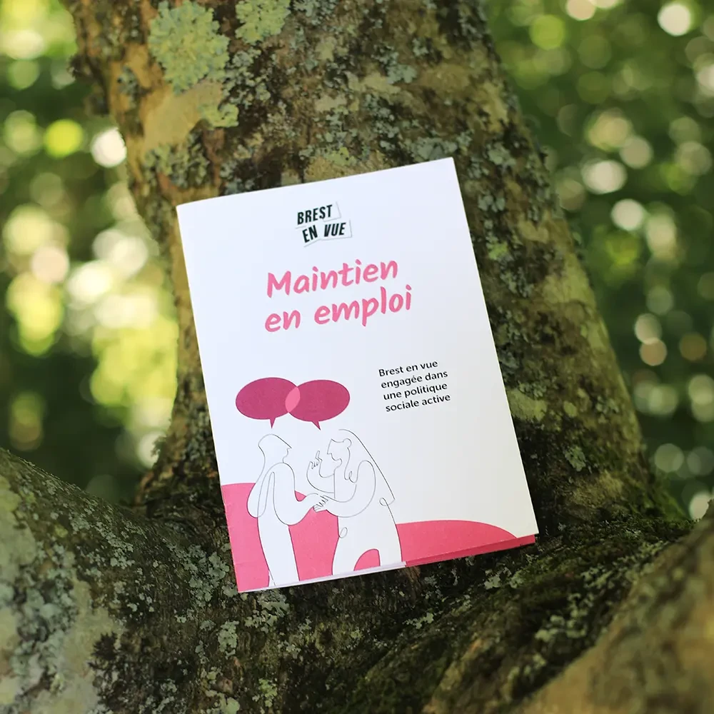 Couverture du livret “Maintien en emploi” de Brest en Vue, illustrant l’engagement de la collectivité dans une politique sociale active.