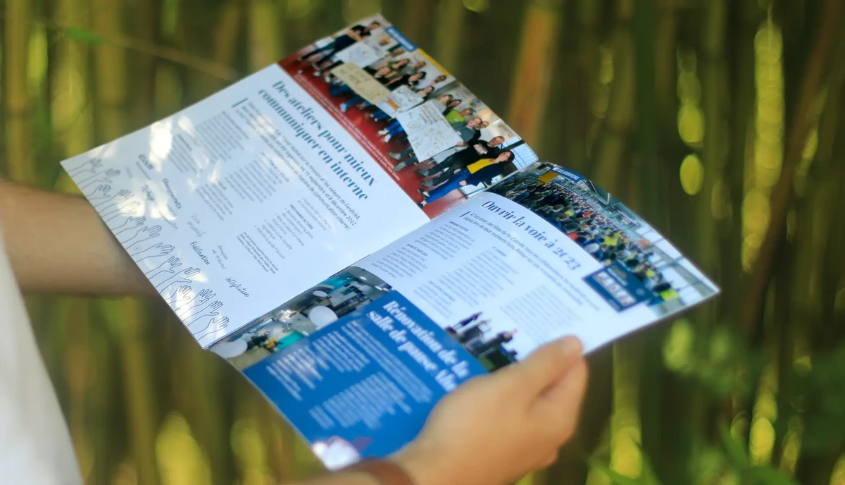 Double page du magazine de FenêtréA mettant en avant la communication interne, les initiatives d’équipe et les projets collaboratifs.