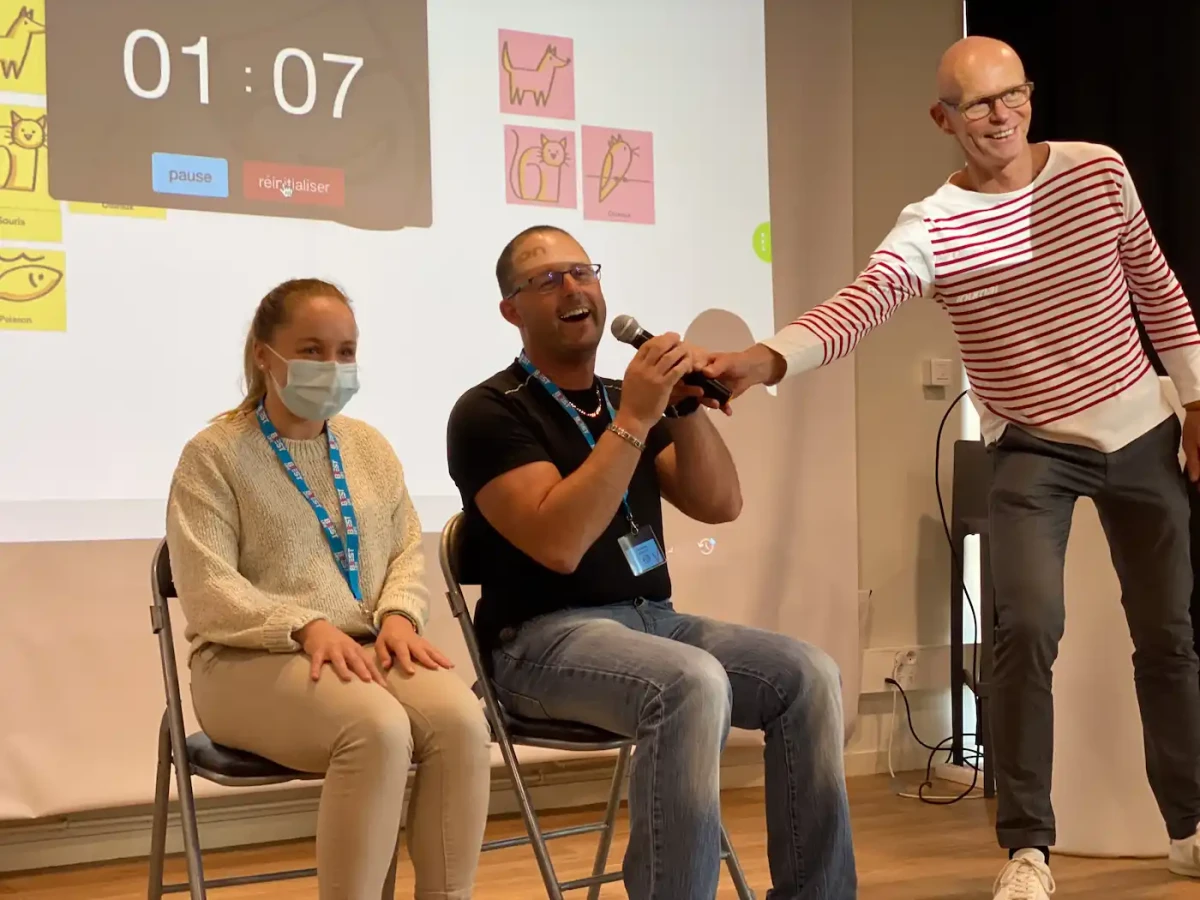 Animation ludique pendant l’atelier de co-construction Sevel – moment de jeu sérieux pour renforcer la participation et la cohésion.